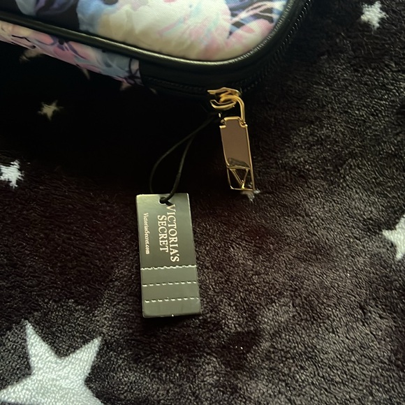 Victoria’s Secret laptop cover - Picture 3 of 5